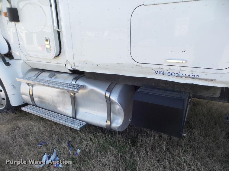 image for item DB2365 2006 International 9400i semi truck