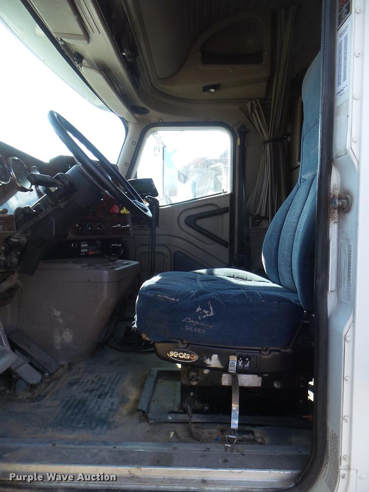 image for item DB2365 2006 International 9400i semi truck