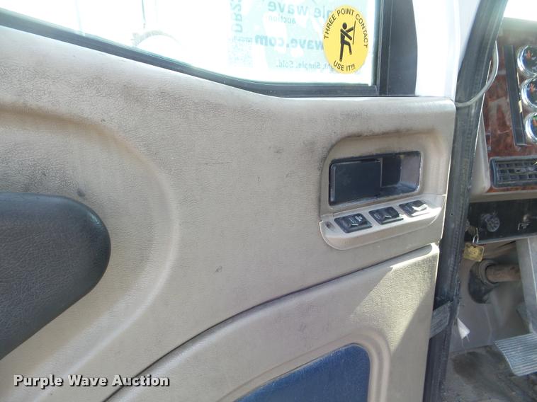 image for item DB2365 2006 International 9400i semi truck