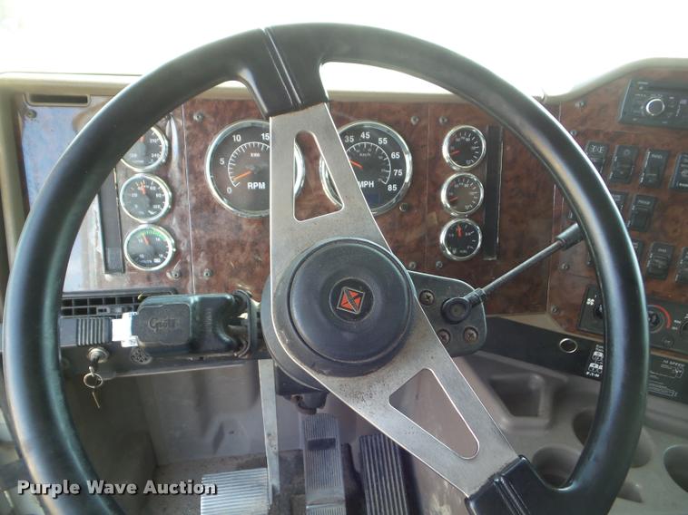 image for item DB2365 2006 International 9400i semi truck