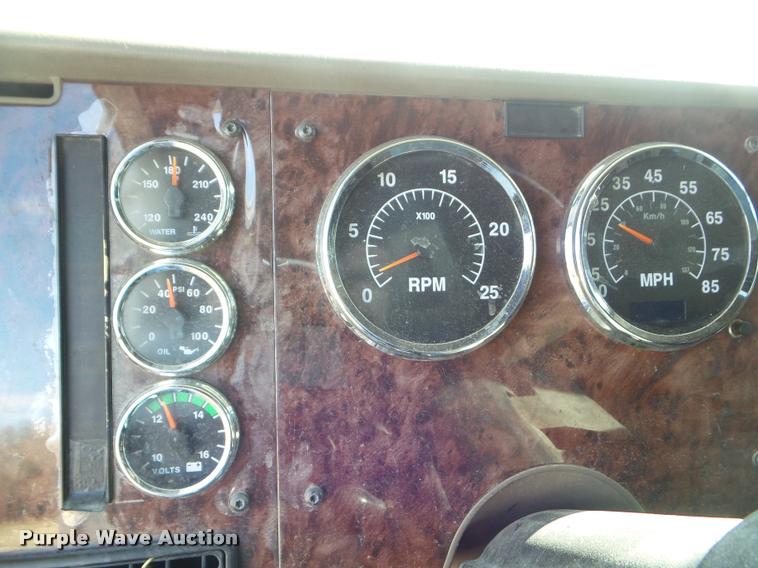 image for item DB2365 2006 International 9400i semi truck