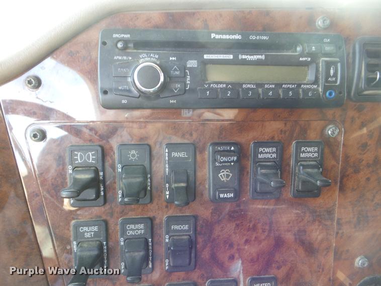 image for item DB2365 2006 International 9400i semi truck