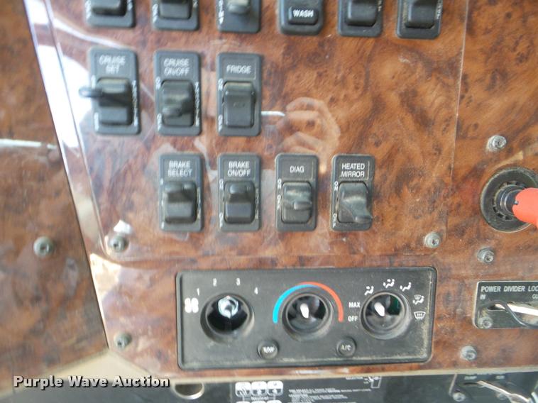 image for item DB2365 2006 International 9400i semi truck