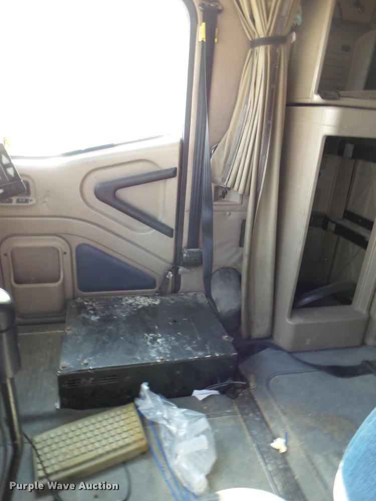 image for item DB2365 2006 International 9400i semi truck