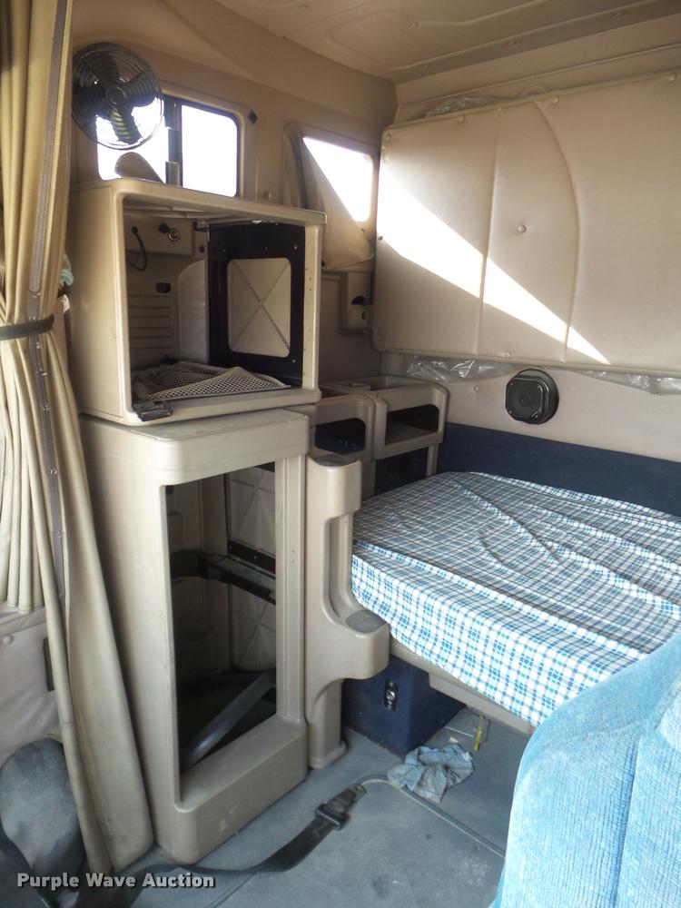 image for item DB2365 2006 International 9400i semi truck