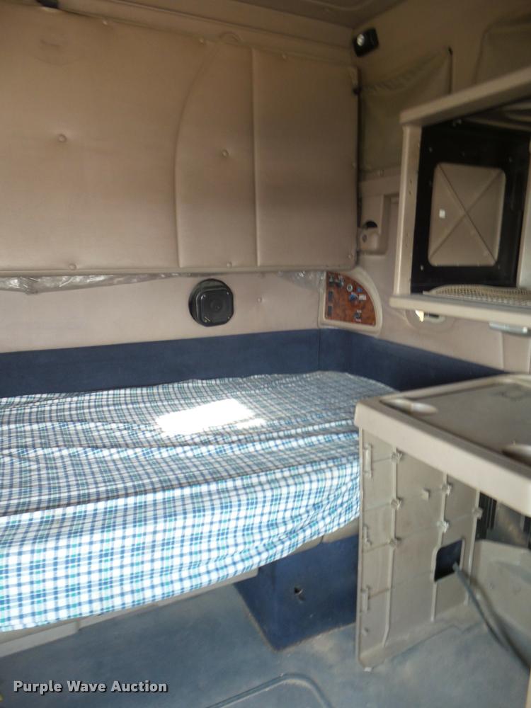 image for item DB2365 2006 International 9400i semi truck