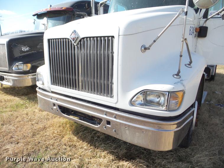 image for item DB2365 2006 International 9400i semi truck
