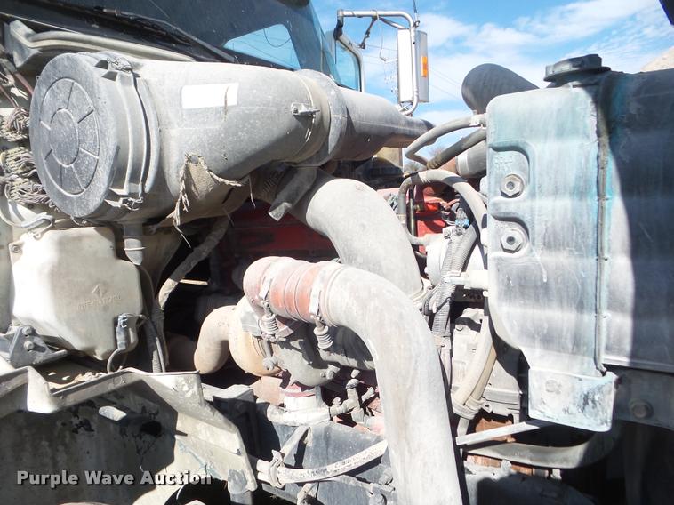 image for item DB2365 2006 International 9400i semi truck