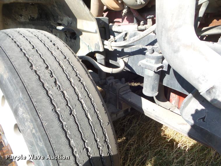 image for item DB2365 2006 International 9400i semi truck