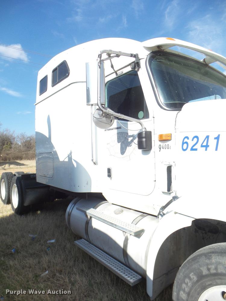 image for item DB2365 2006 International 9400i semi truck