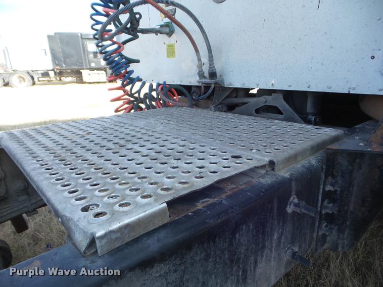 image for item DB2365 2006 International 9400i semi truck