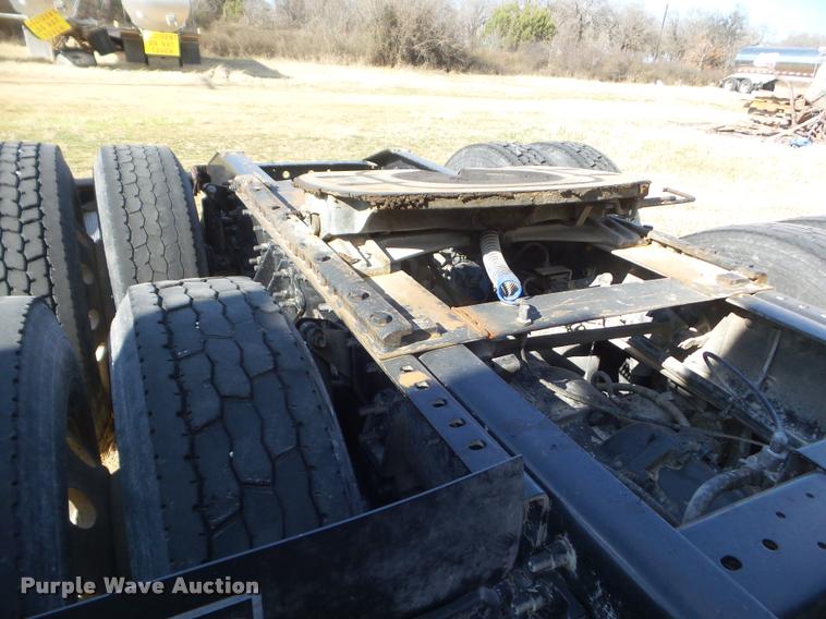 image for item DB2365 2006 International 9400i semi truck