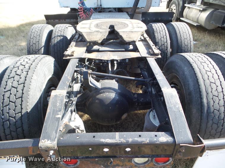 image for item DB2365 2006 International 9400i semi truck