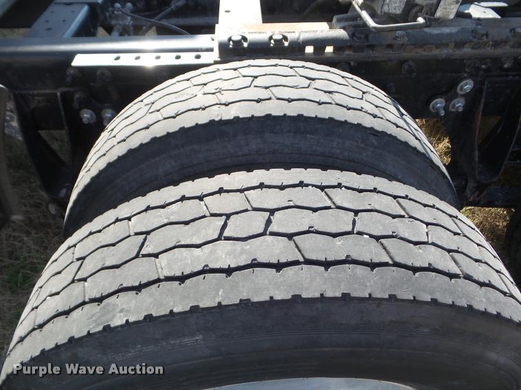 image for item DB2365 2006 International 9400i semi truck