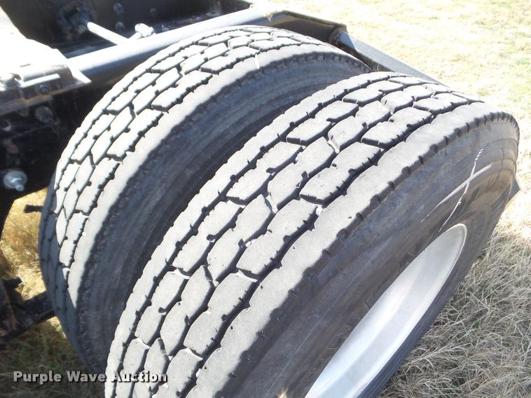 image for item DB2365 2006 International 9400i semi truck