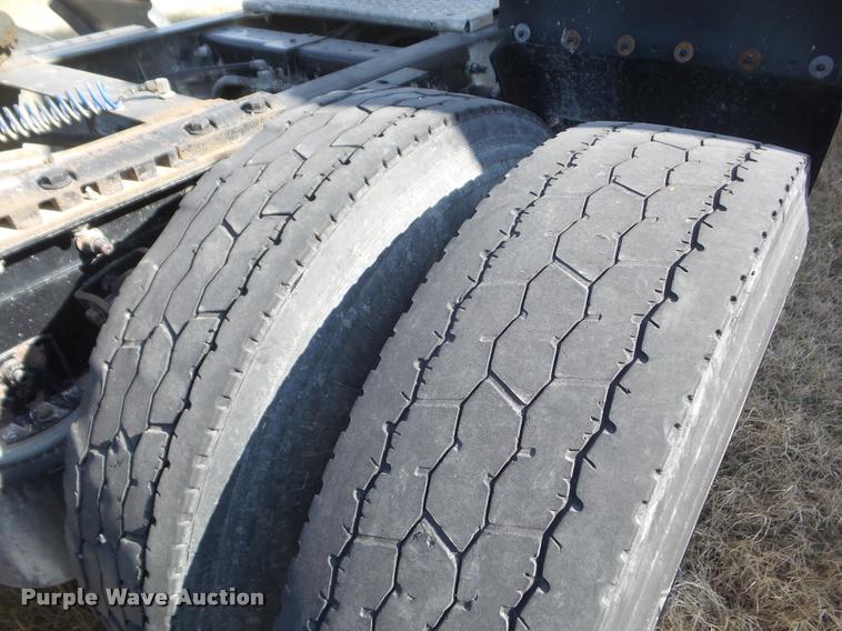 image for item DB2365 2006 International 9400i semi truck