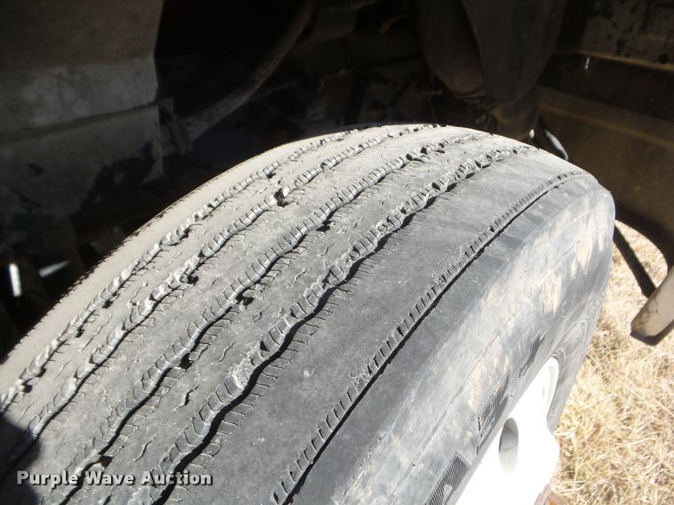 image for item DB2365 2006 International 9400i semi truck