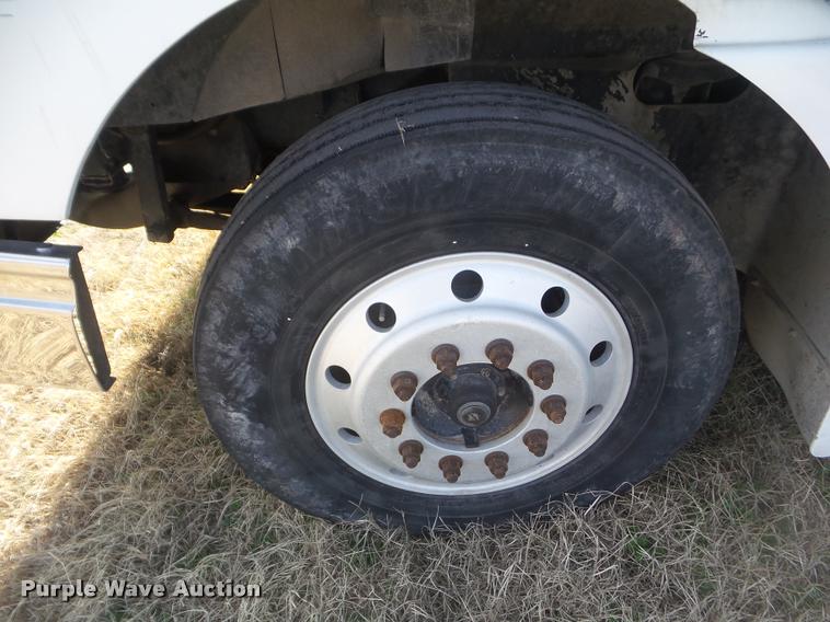 image for item DB2365 2006 International 9400i semi truck