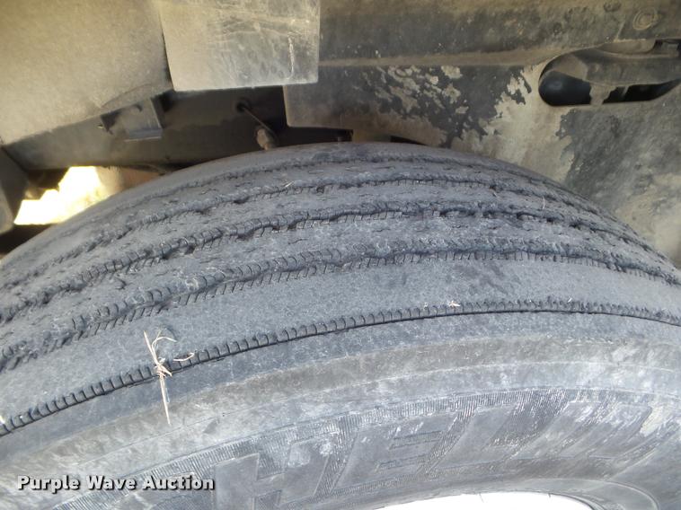 image for item DB2365 2006 International 9400i semi truck