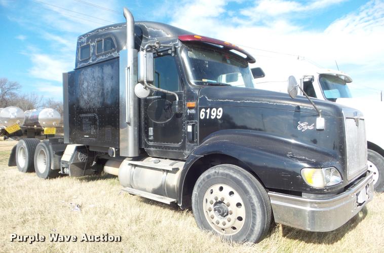image for item DB2366 2007 International 9400i semi truck