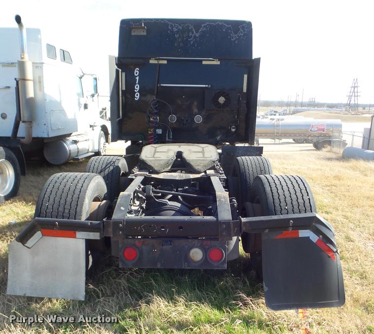 image for item DB2366 2007 International 9400i semi truck