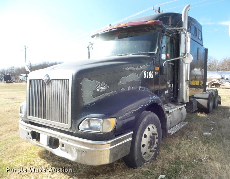 image for item DB2366 2007 International 9400i semi truck