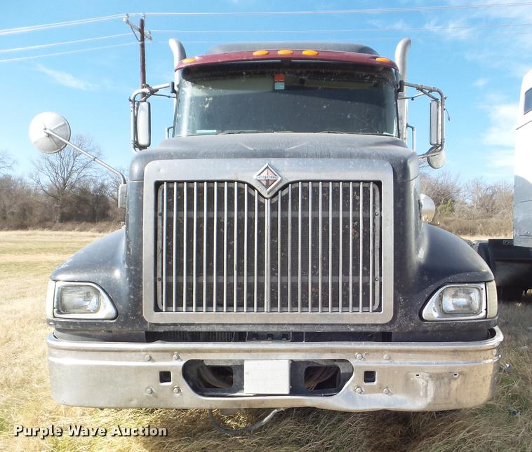 image for item DB2366 2007 International 9400i semi truck