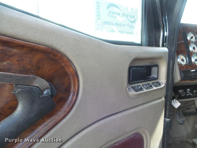 image for item DB2366 2007 International 9400i semi truck