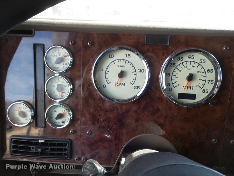 image for item DB2366 2007 International 9400i semi truck