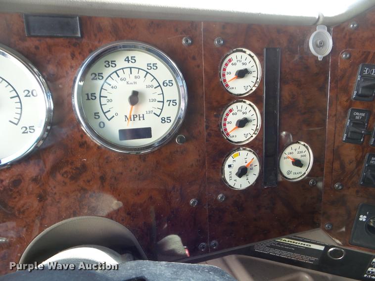 image for item DB2366 2007 International 9400i semi truck