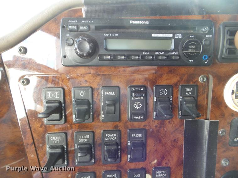 image for item DB2366 2007 International 9400i semi truck