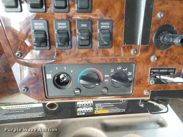 image for item DB2366 2007 International 9400i semi truck