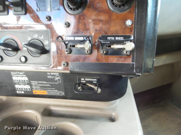 image for item DB2366 2007 International 9400i semi truck