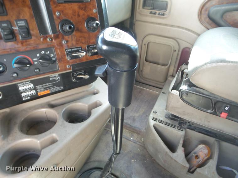 image for item DB2366 2007 International 9400i semi truck