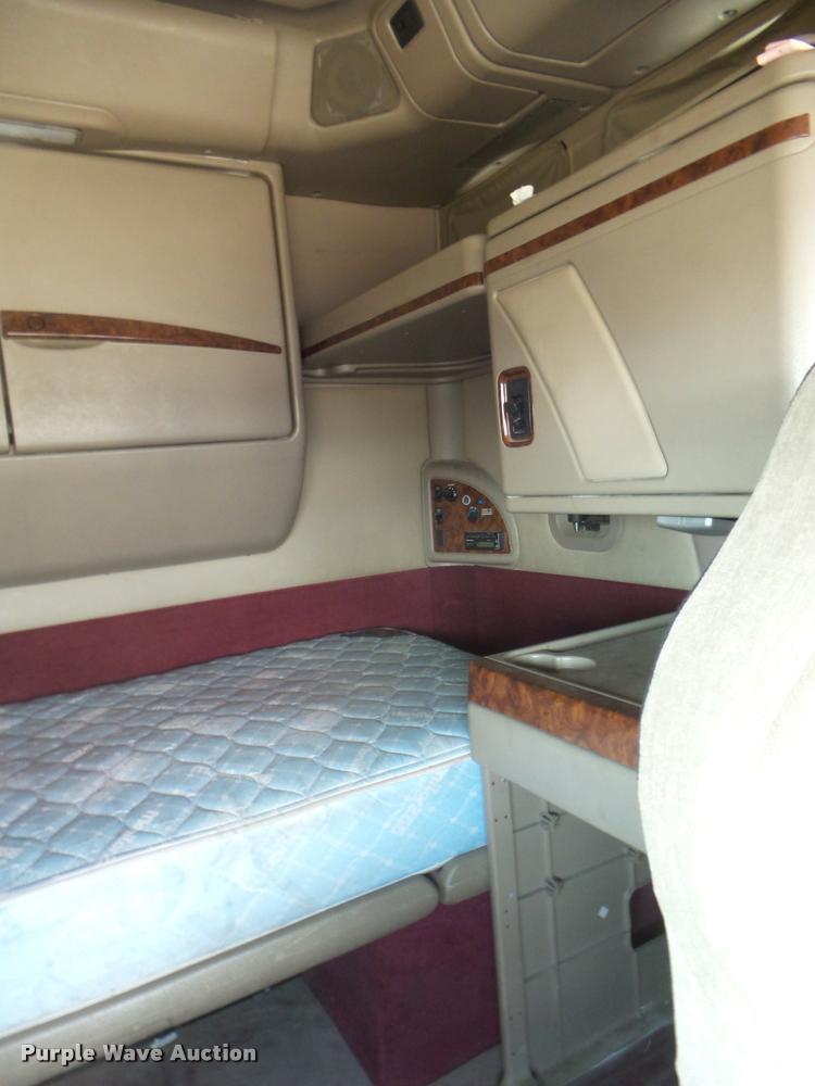 image for item DB2366 2007 International 9400i semi truck