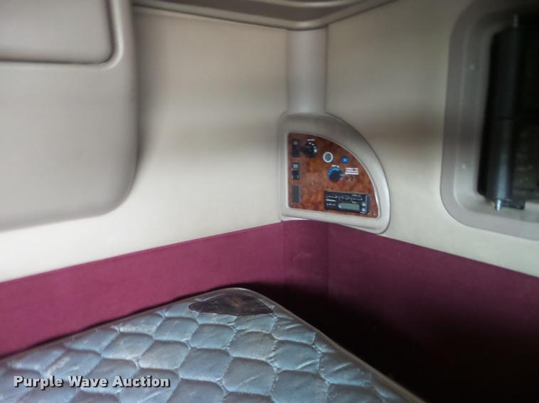 image for item DB2366 2007 International 9400i semi truck