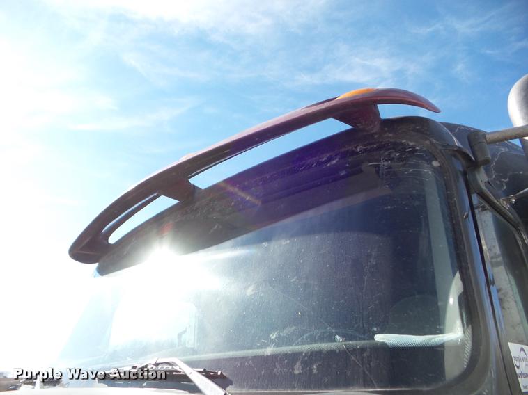 image for item DB2366 2007 International 9400i semi truck