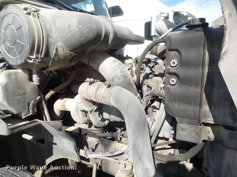 image for item DB2366 2007 International 9400i semi truck