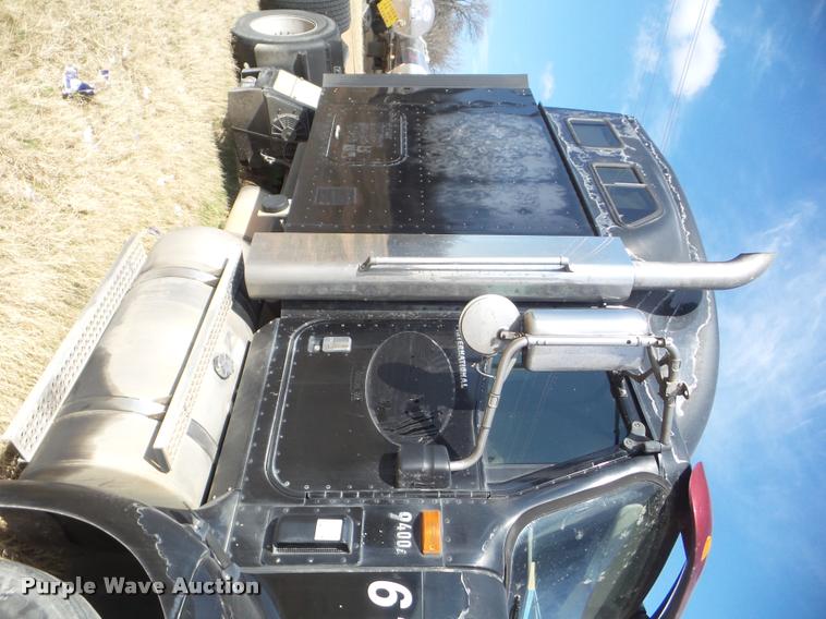 image for item DB2366 2007 International 9400i semi truck