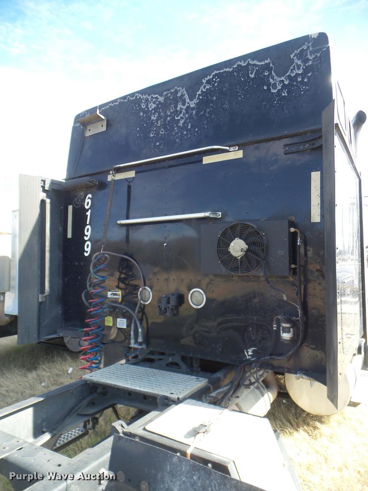 image for item DB2366 2007 International 9400i semi truck