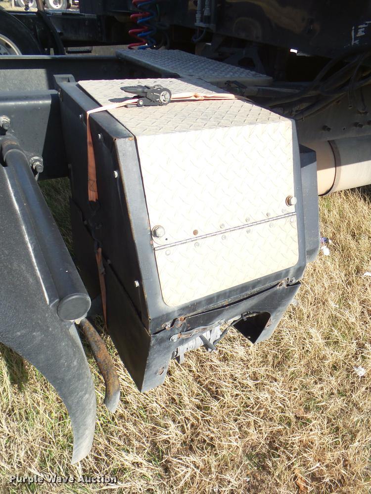 image for item DB2366 2007 International 9400i semi truck