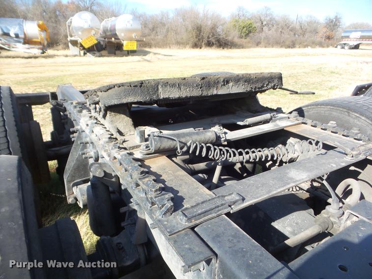 image for item DB2366 2007 International 9400i semi truck