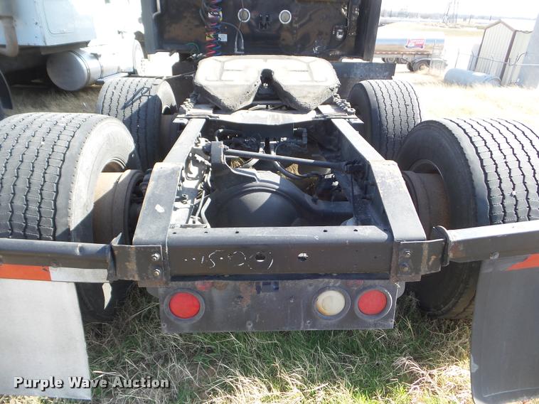 image for item DB2366 2007 International 9400i semi truck