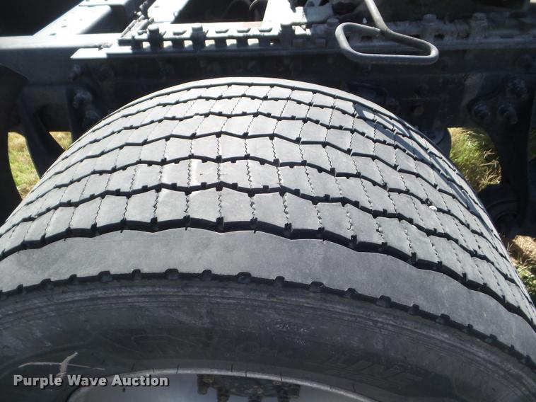 image for item DB2366 2007 International 9400i semi truck