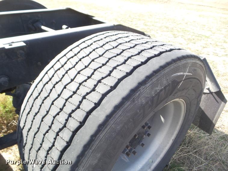 image for item DB2366 2007 International 9400i semi truck