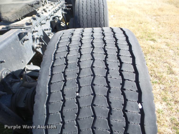 image for item DB2366 2007 International 9400i semi truck