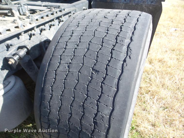 image for item DB2366 2007 International 9400i semi truck