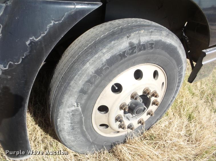 image for item DB2366 2007 International 9400i semi truck