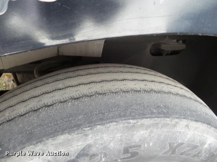 image for item DB2366 2007 International 9400i semi truck