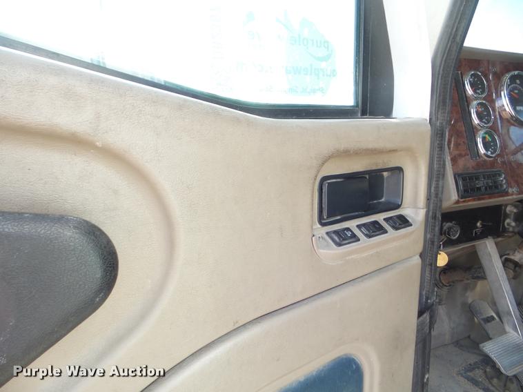 image for item DB2367 2007 International 9400i semi truck